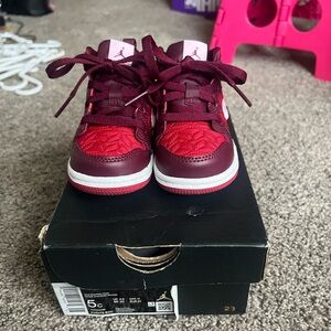 Jordan 1 MID toddler sz5